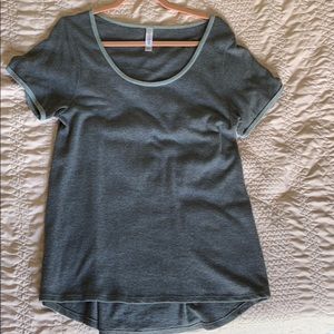 Lularoe Classic Tee L